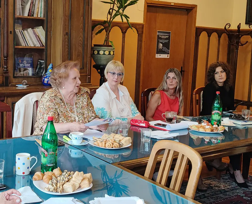 31-okrugli-sto-32 31-okrugli-sto-32