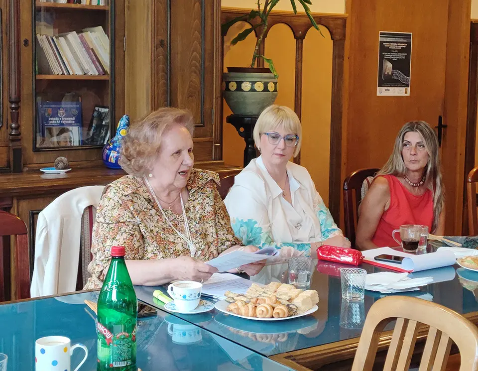 31-okrugli-sto-33 31-okrugli-sto-33